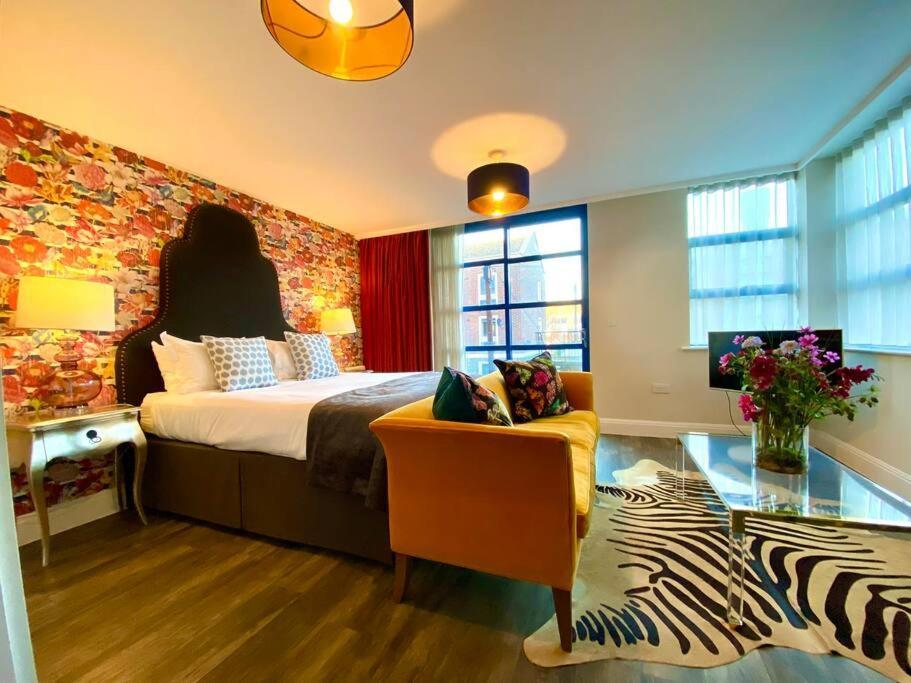Luxurious Studio Apartment - 1 Minute Walk To Poole Quay - Great Location - Free Parking - Fast Wifi - Smart Tv - Newly Decorated - Sleeps Up To 2! Close To Poole & Bournemouth & Sandbanks Exterior foto
