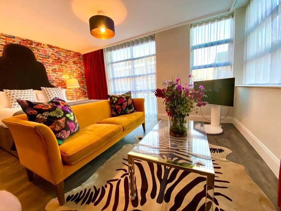 Luxurious Studio Apartment - 1 Minute Walk To Poole Quay - Great Location - Free Parking - Fast Wifi - Smart Tv - Newly Decorated - Sleeps Up To 2! Close To Poole & Bournemouth & Sandbanks Exterior foto